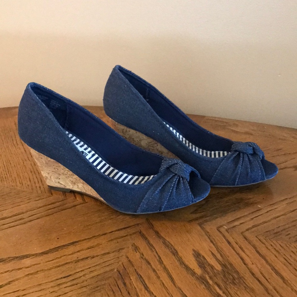 NWOT American Eagle Navy Denim Peep-Toe Wedge Heels Size 6